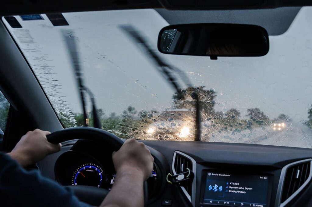 Como usar o ar-condicionado do carro nos dias frios